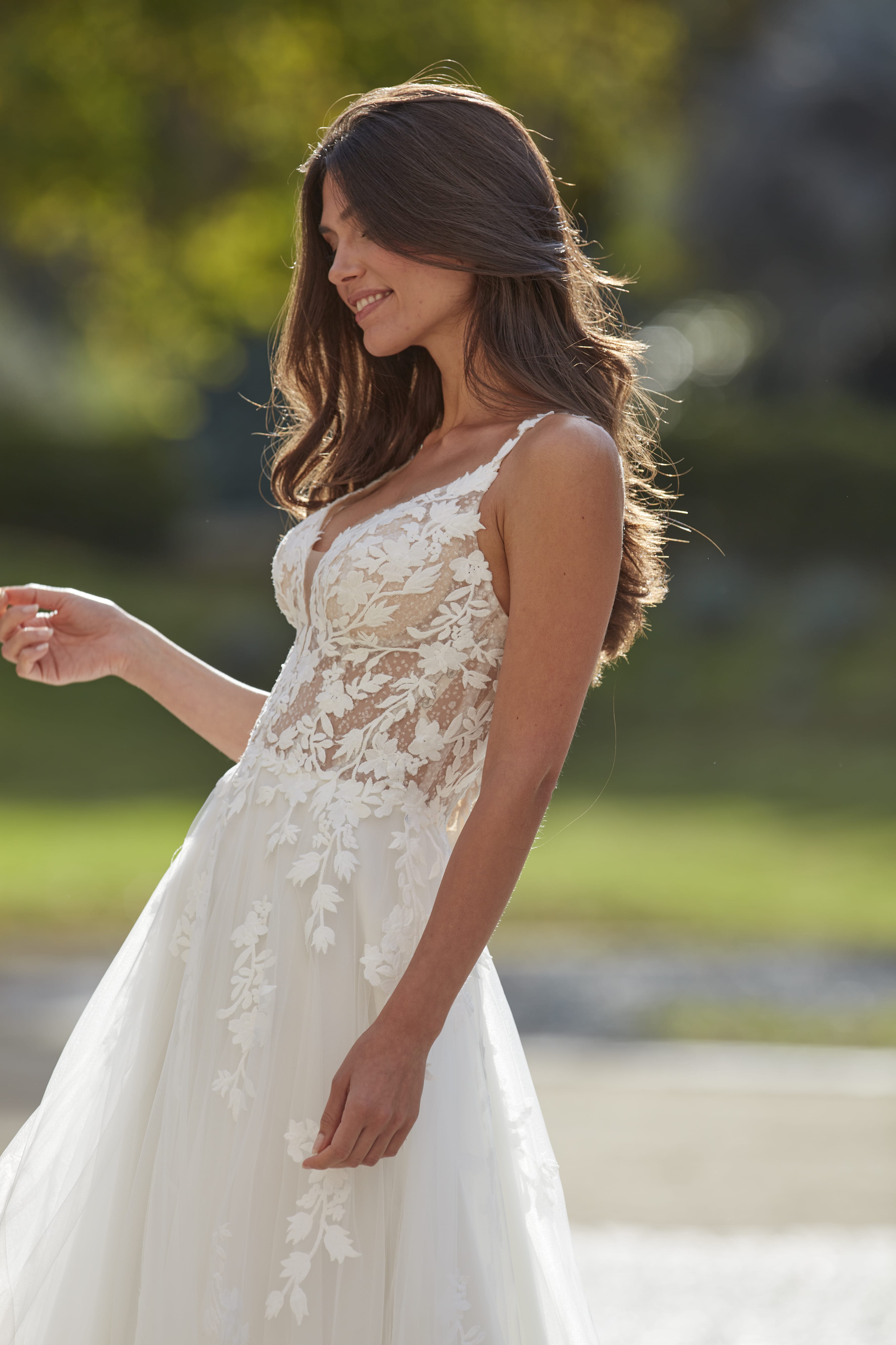 Glitzerndes Brautkleid für den großen Auftritt