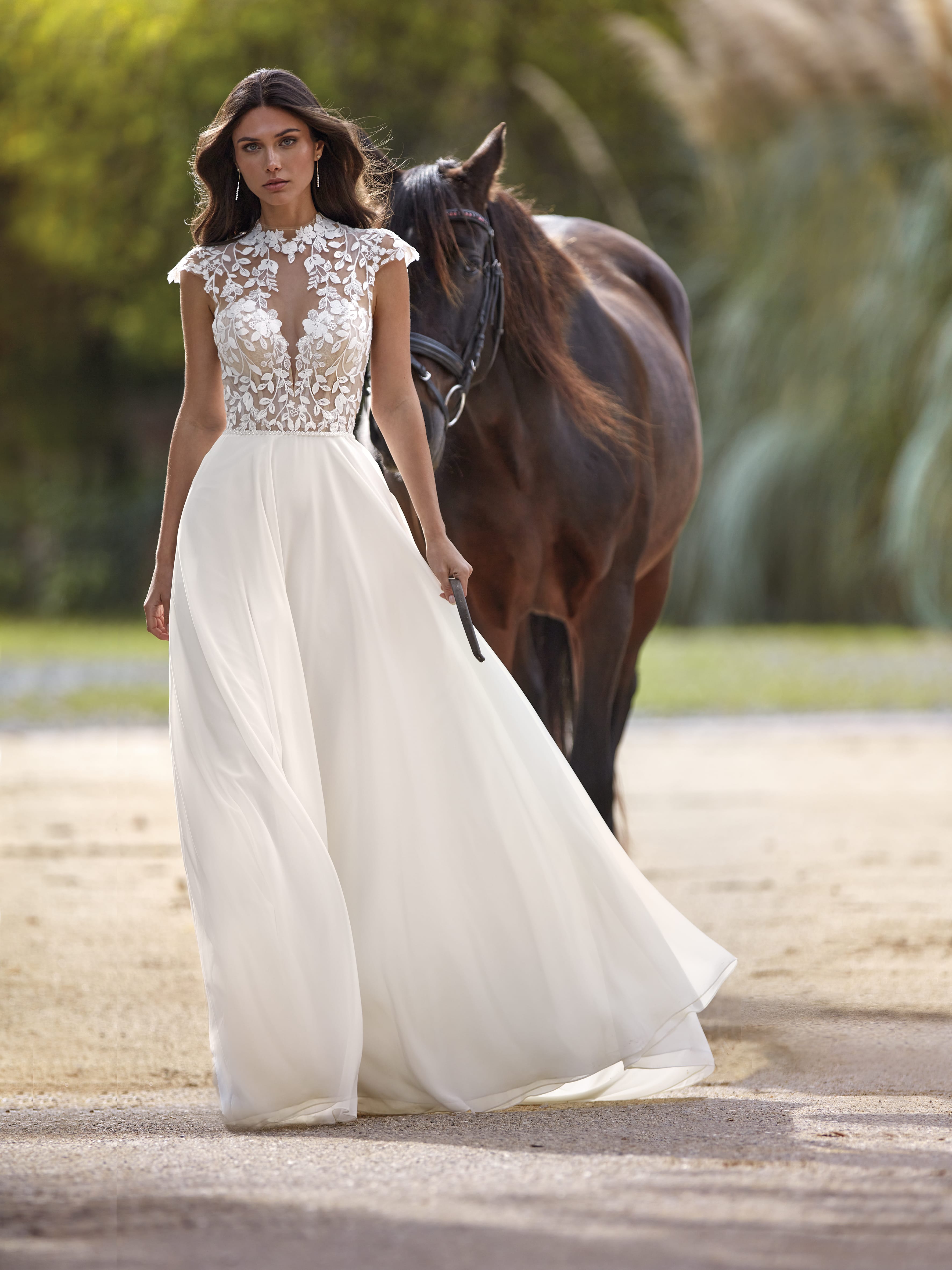 Klassisches weißes Brautkleid zum Kaufen & Leihen