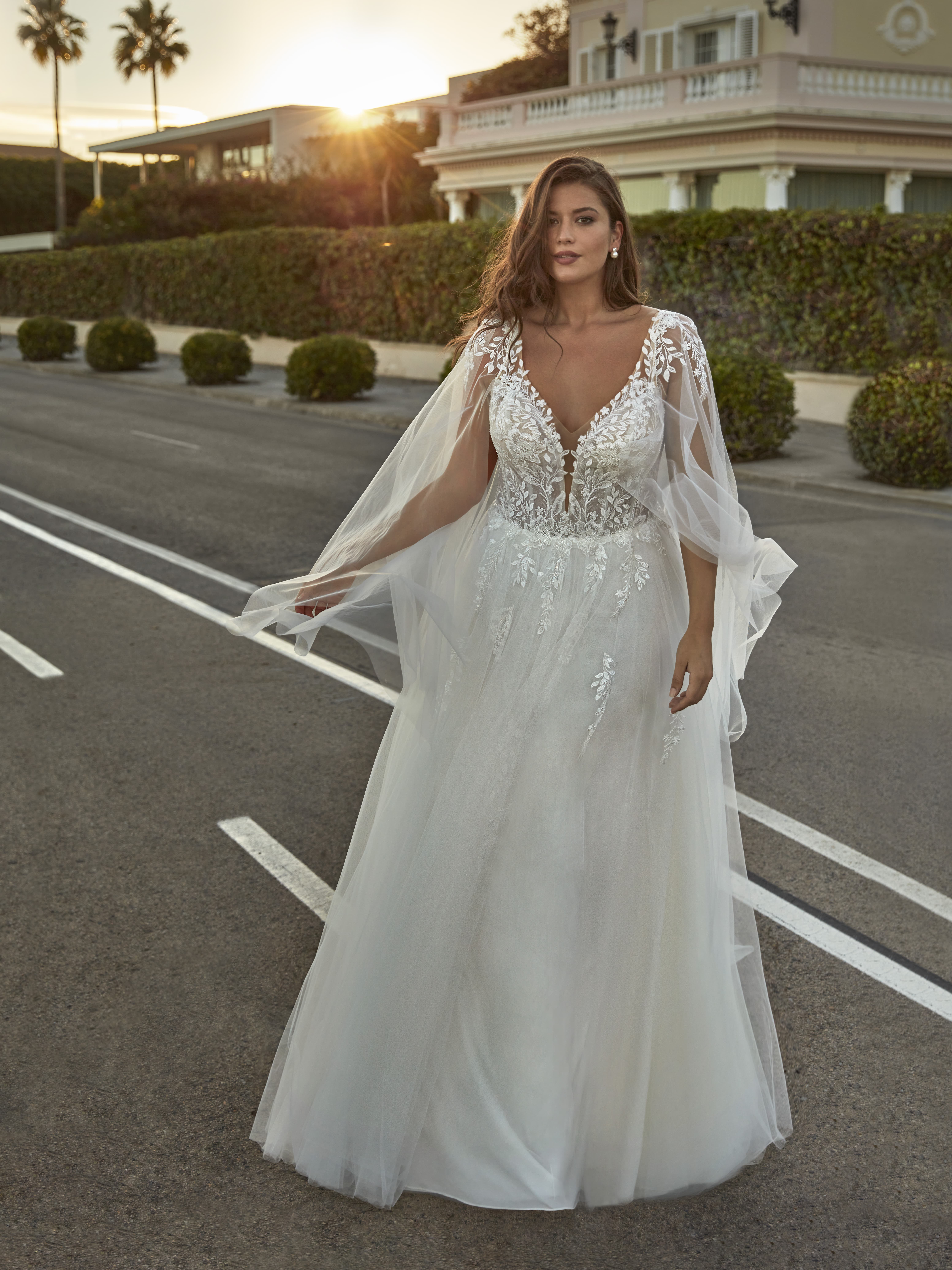 Brautkleid in großen Größen (36 bis 60) bei Amore